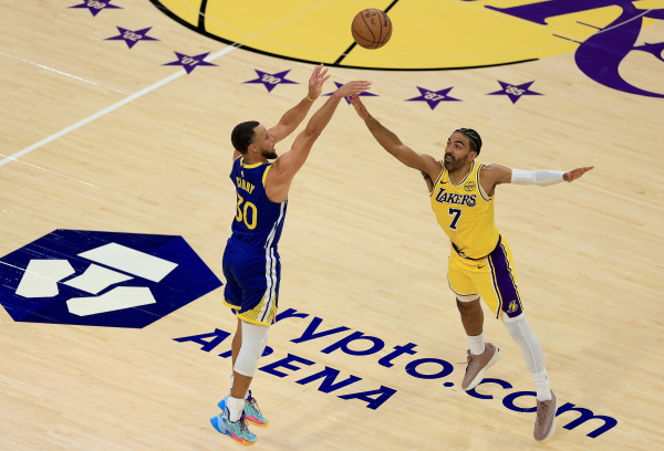 为什么NBA各队要对勇士心存忌惮？首秀开门红就是答案